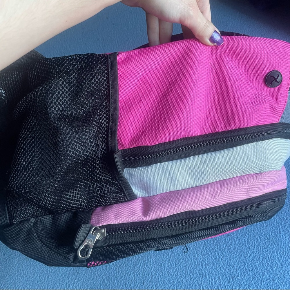 Large adidas backpack with multiple storage pockets space for laptop and pencils - Picture 3 of 12